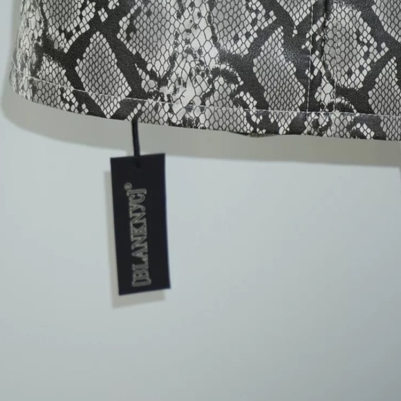 BlankNYC Snakeskin Break Away Faux Leather Skirt Size: 27 New - Picture 9 of 9